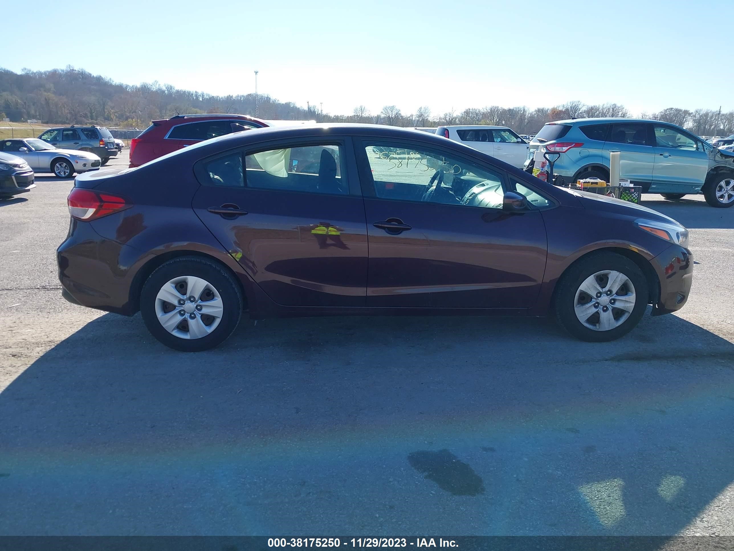 Photo 12 VIN: 3KPFK4A71JE167371 - KIA FORTE 