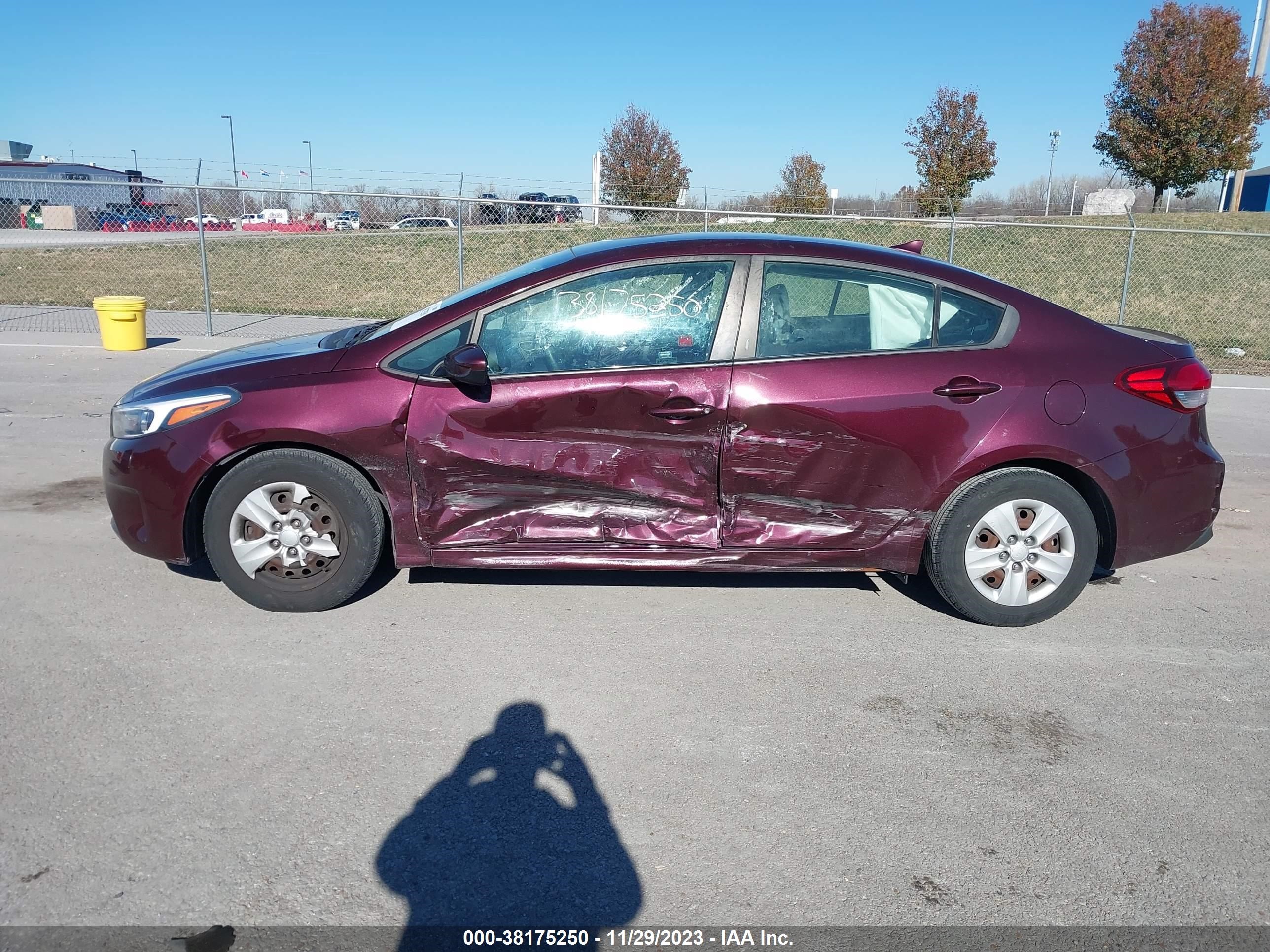 Photo 13 VIN: 3KPFK4A71JE167371 - KIA FORTE 