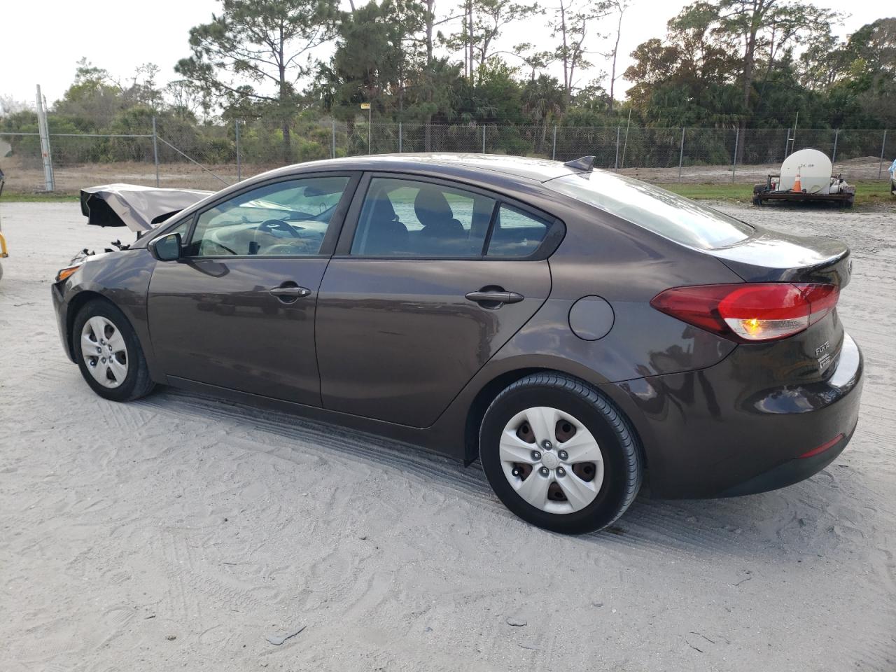 Photo 1 VIN: 3KPFK4A71JE212079 - KIA FORTE 