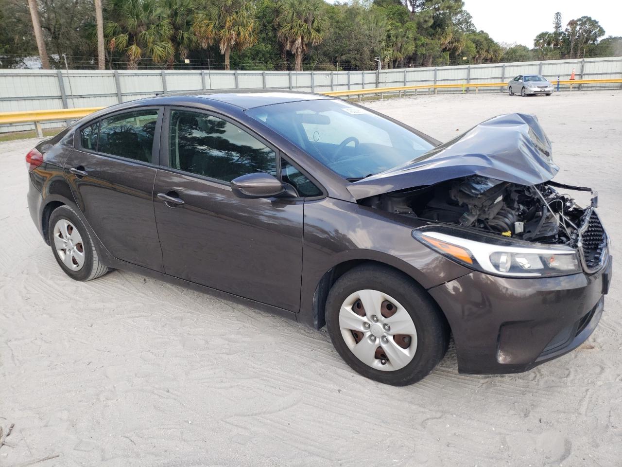 Photo 3 VIN: 3KPFK4A71JE212079 - KIA FORTE 