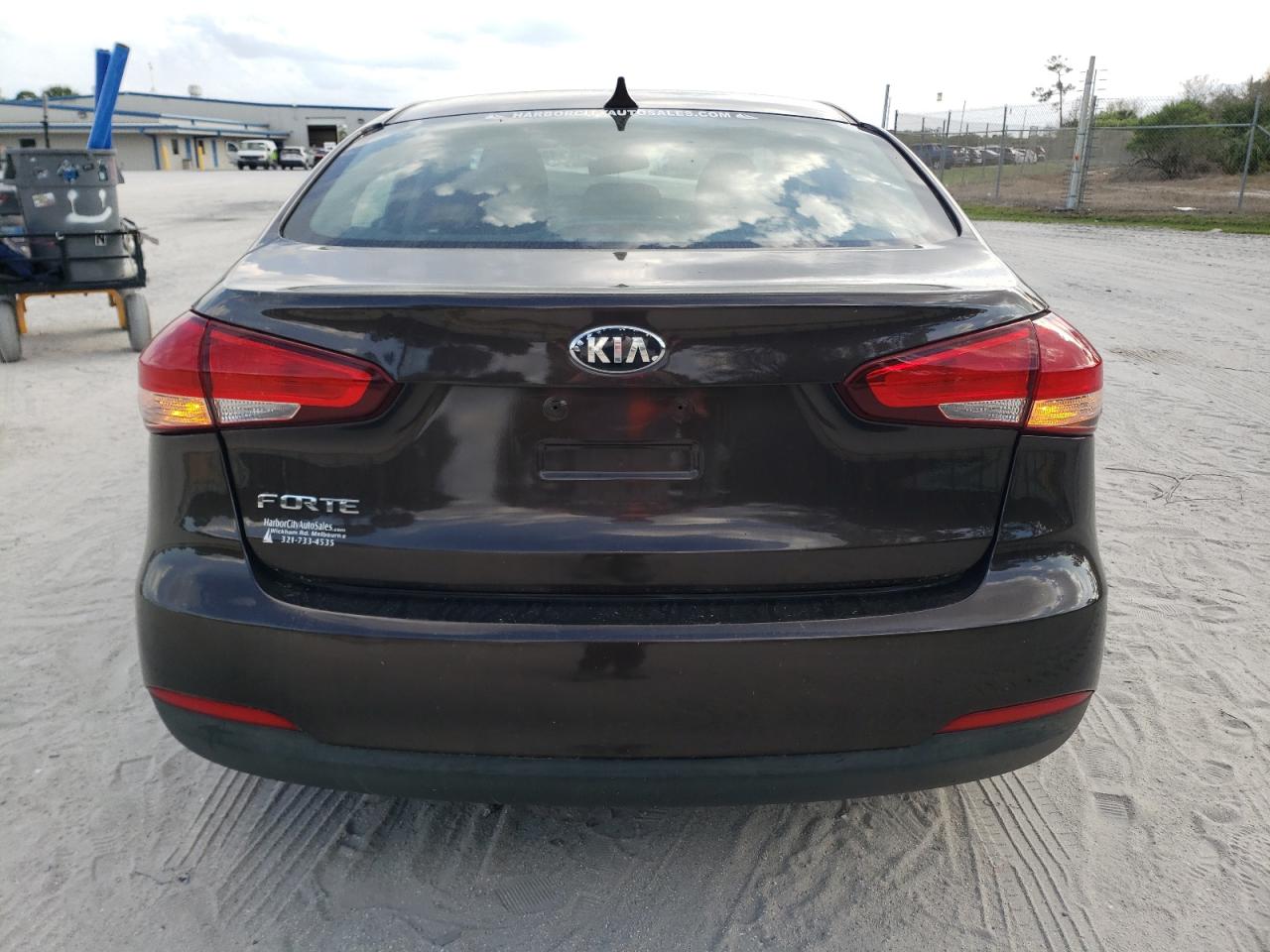 Photo 5 VIN: 3KPFK4A71JE212079 - KIA FORTE 