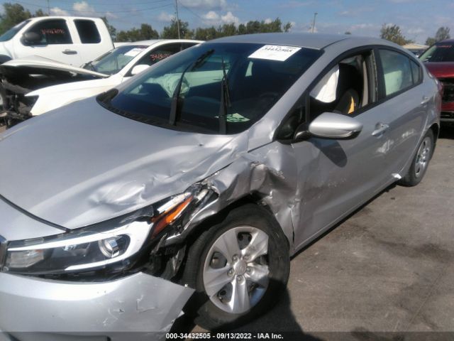 Photo 5 VIN: 3KPFK4A71JE227231 - KIA FORTE 