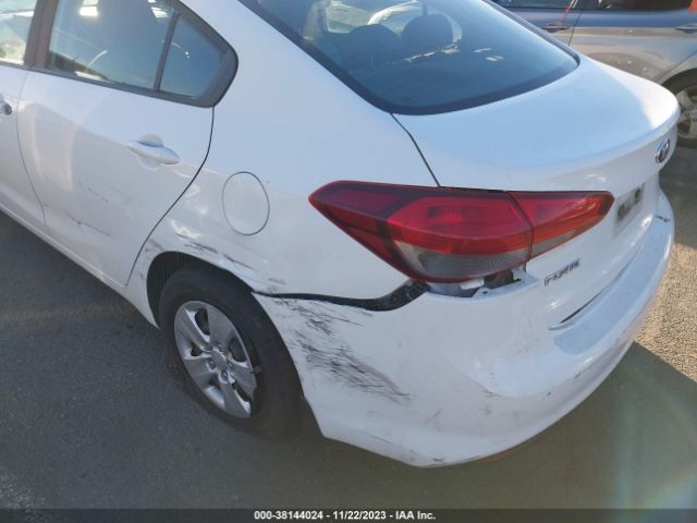 Photo 5 VIN: 3KPFK4A71JE244806 - KIA FORTE 