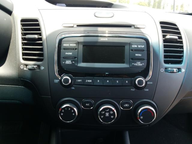 Photo 8 VIN: 3KPFK4A72HE116679 - KIA FORTE LX 