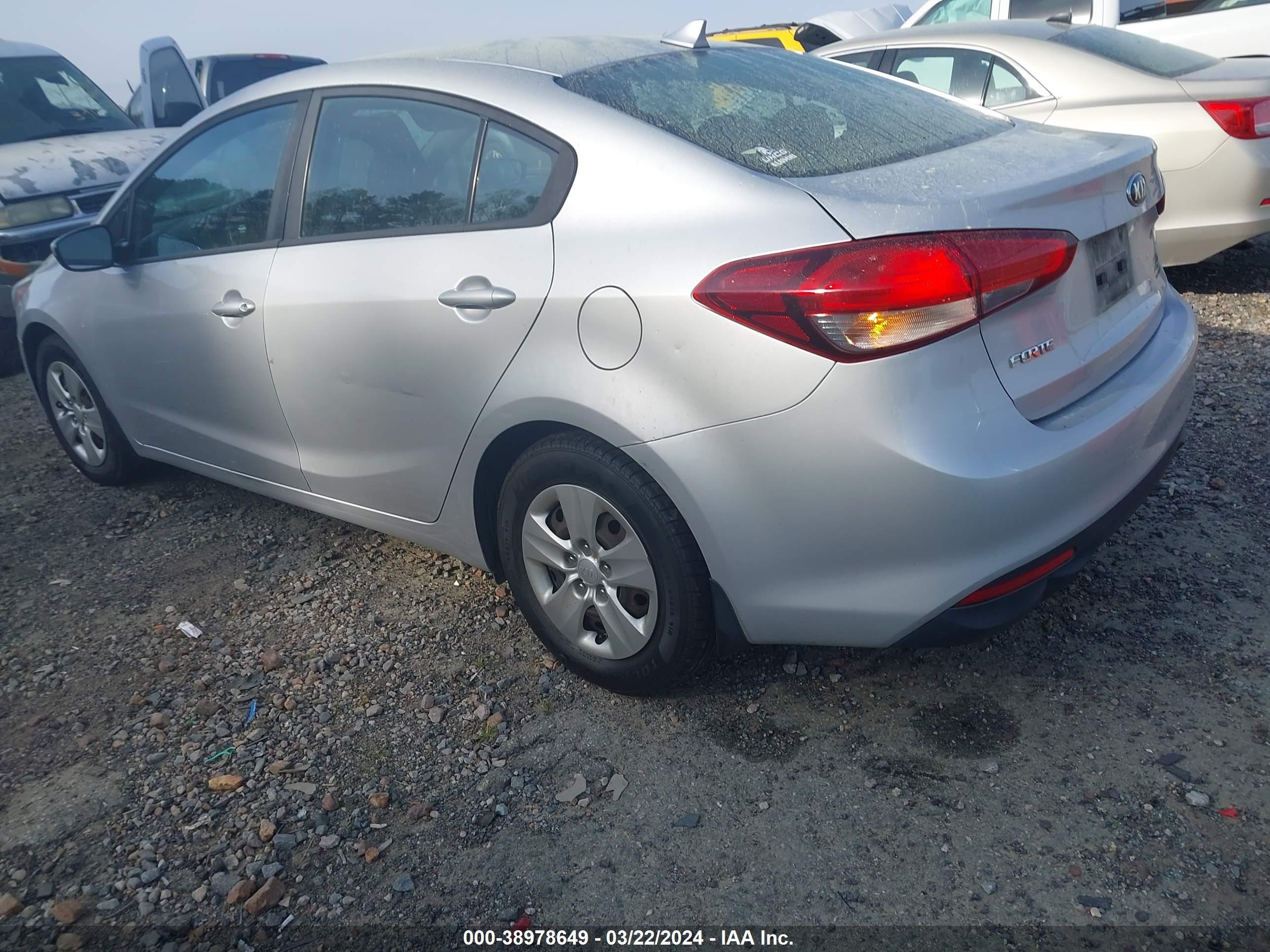 Photo 2 VIN: 3KPFK4A73HE066178 - KIA FORTE 