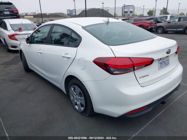 Photo 2 VIN: 3KPFK4A73HE140943 - KIA FORTE 