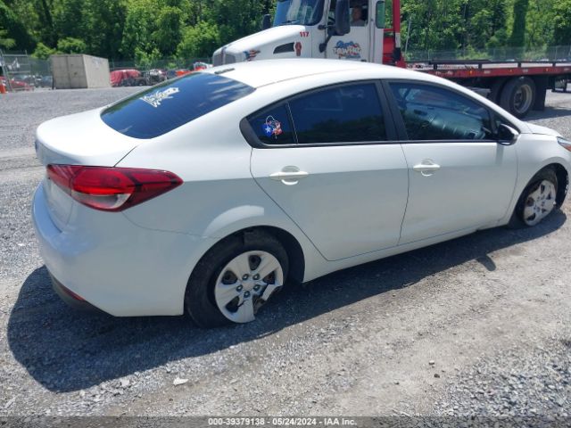 Photo 3 VIN: 3KPFK4A73JE180543 - KIA FORTE 