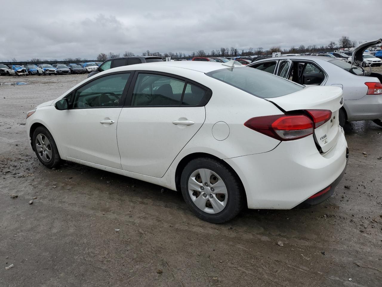 Photo 1 VIN: 3KPFK4A73JE207773 - KIA FORTE 