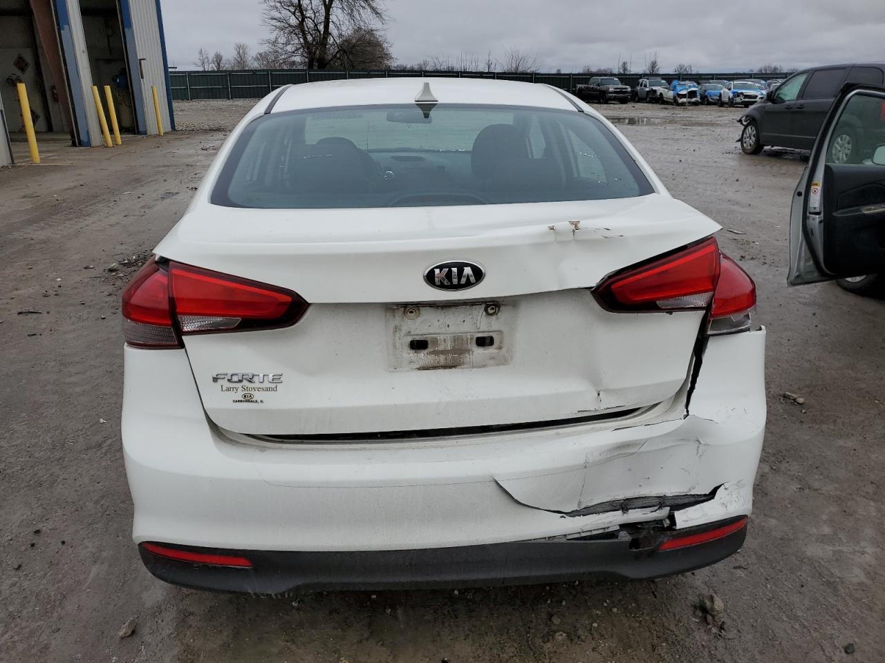 Photo 5 VIN: 3KPFK4A73JE207773 - KIA FORTE 