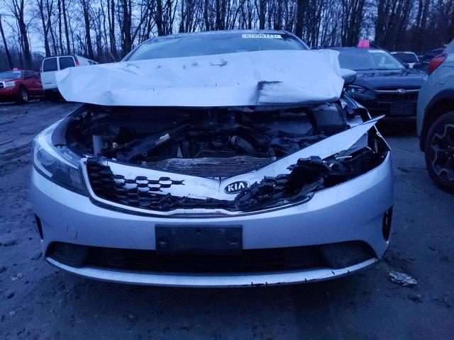 Photo 8 VIN: 3KPFK4A73JE227909 - KIA FORTE LX 