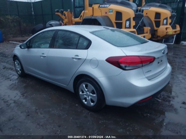 Photo 2 VIN: 3KPFK4A73JE228767 - KIA FORTE 