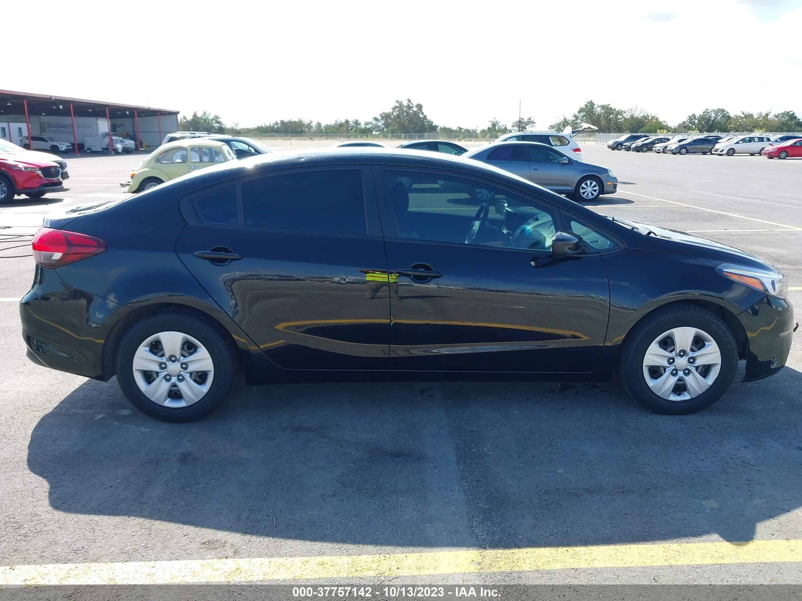 Photo 12 VIN: 3KPFK4A73JE242832 - KIA FORTE 