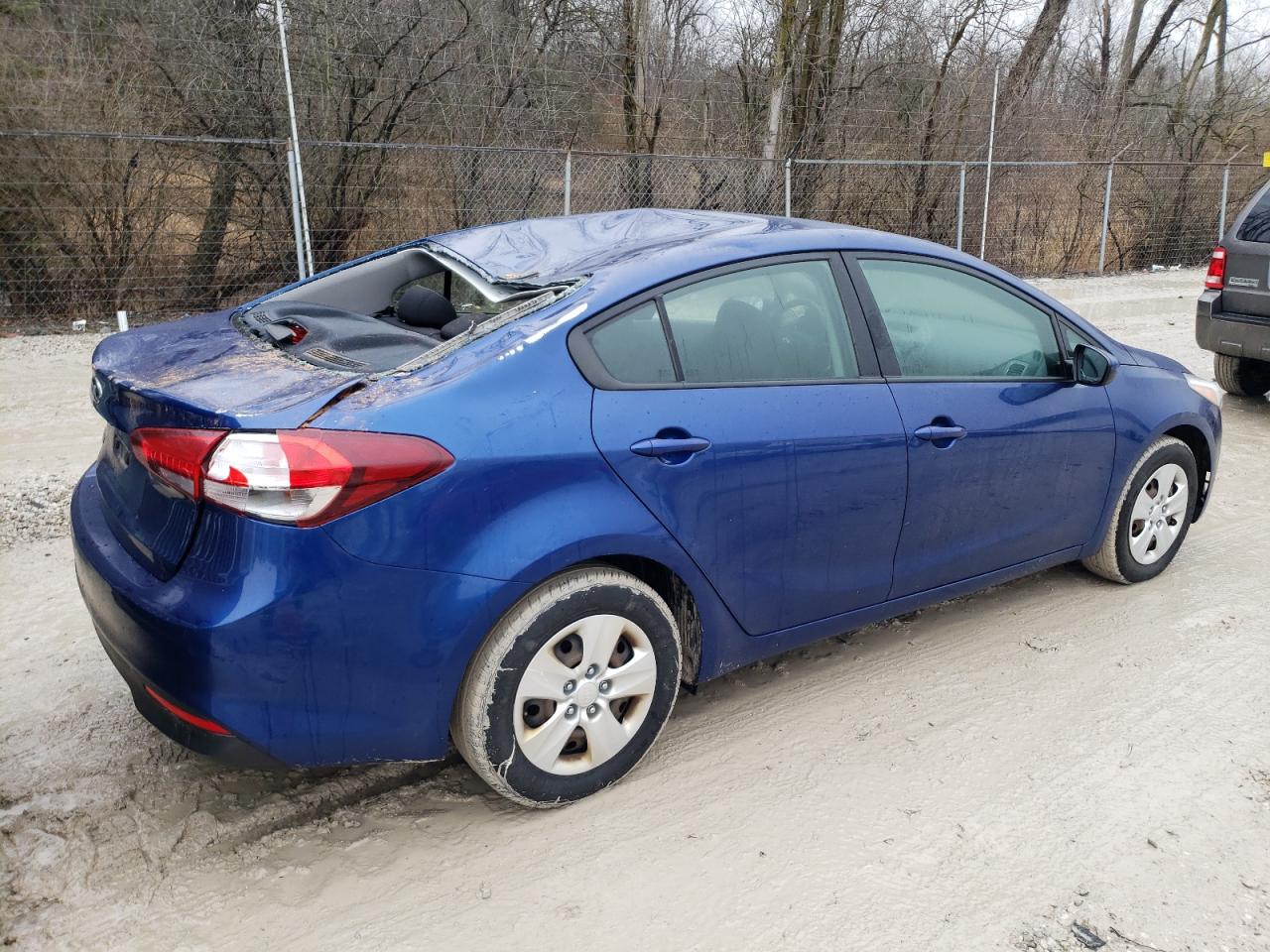 Photo 2 VIN: 3KPFK4A73JE246413 - KIA FORTE 