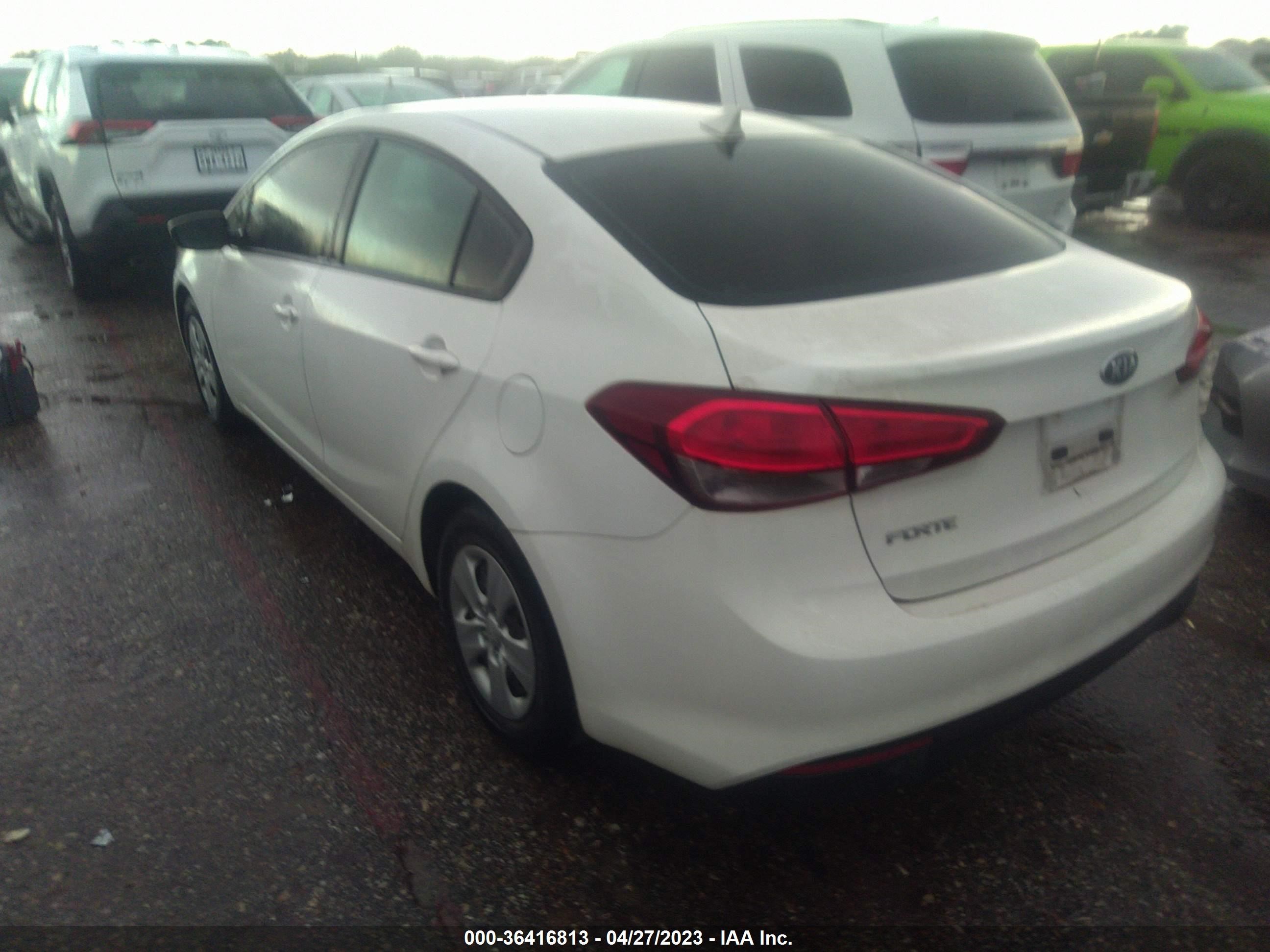 Photo 2 VIN: 3KPFK4A73JE257265 - KIA FORTE 