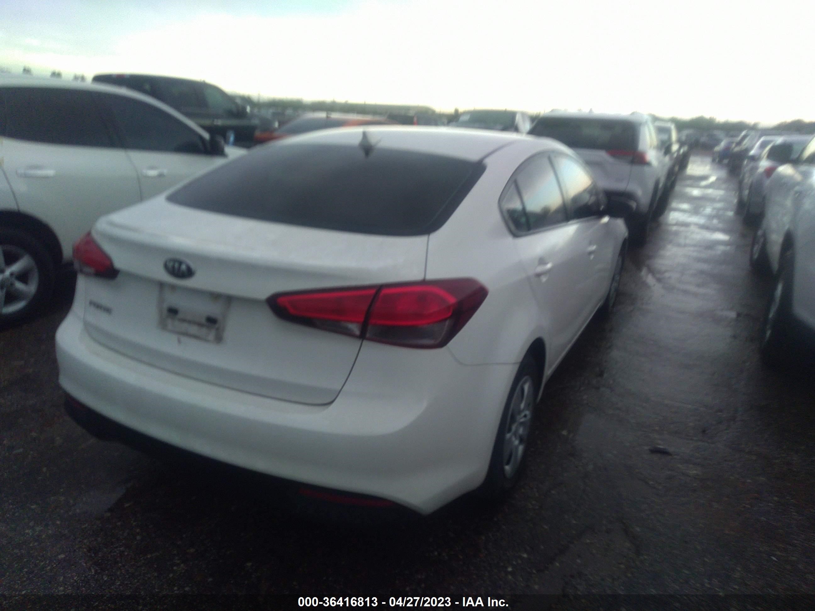 Photo 3 VIN: 3KPFK4A73JE257265 - KIA FORTE 