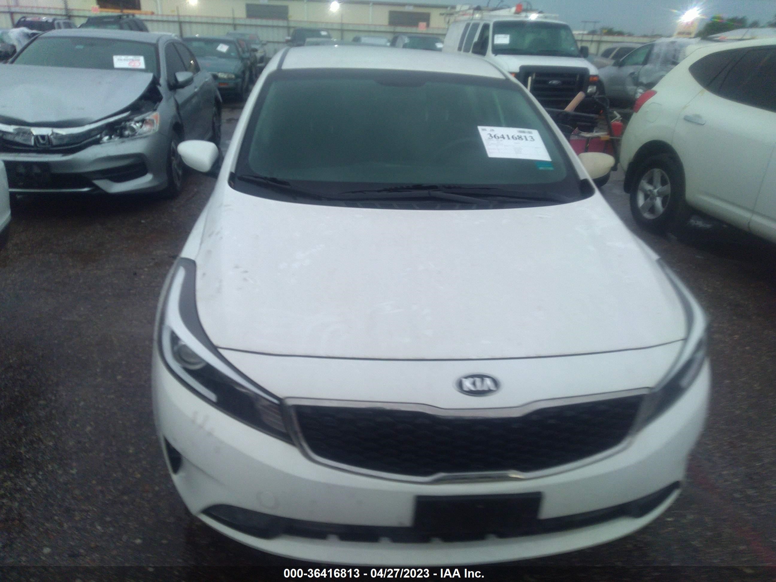 Photo 5 VIN: 3KPFK4A73JE257265 - KIA FORTE 