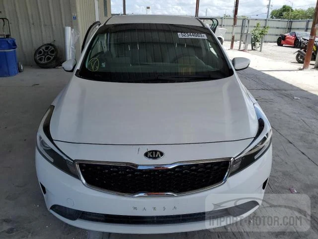 Photo 4 VIN: 3KPFK4A73JE265821 - KIA FORTE 