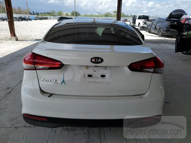 Photo 5 VIN: 3KPFK4A73JE265821 - KIA FORTE 