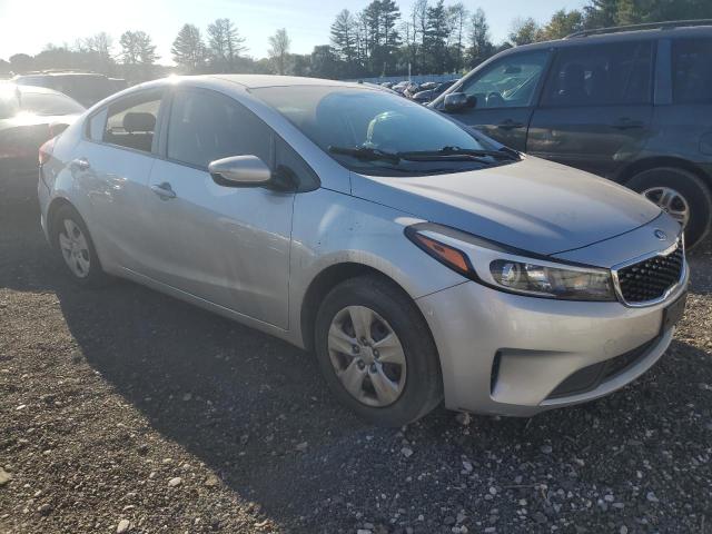 Photo 3 VIN: 3KPFK4A73JE270811 - KIA FORTE LX 