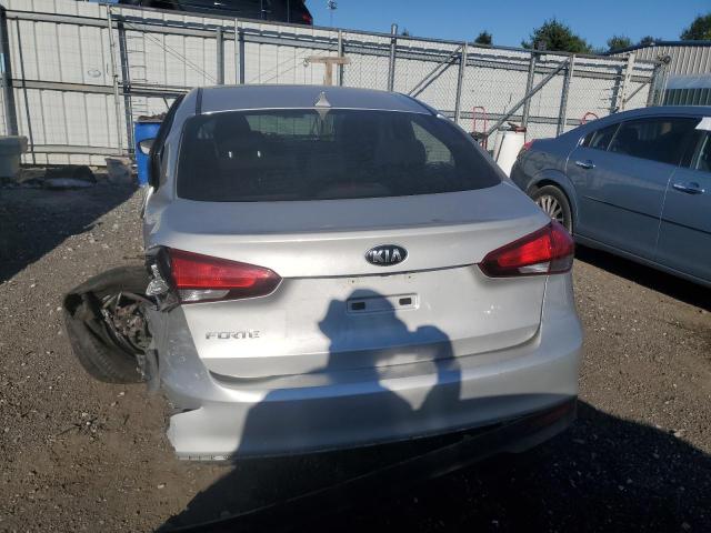 Photo 5 VIN: 3KPFK4A73JE270811 - KIA FORTE LX 