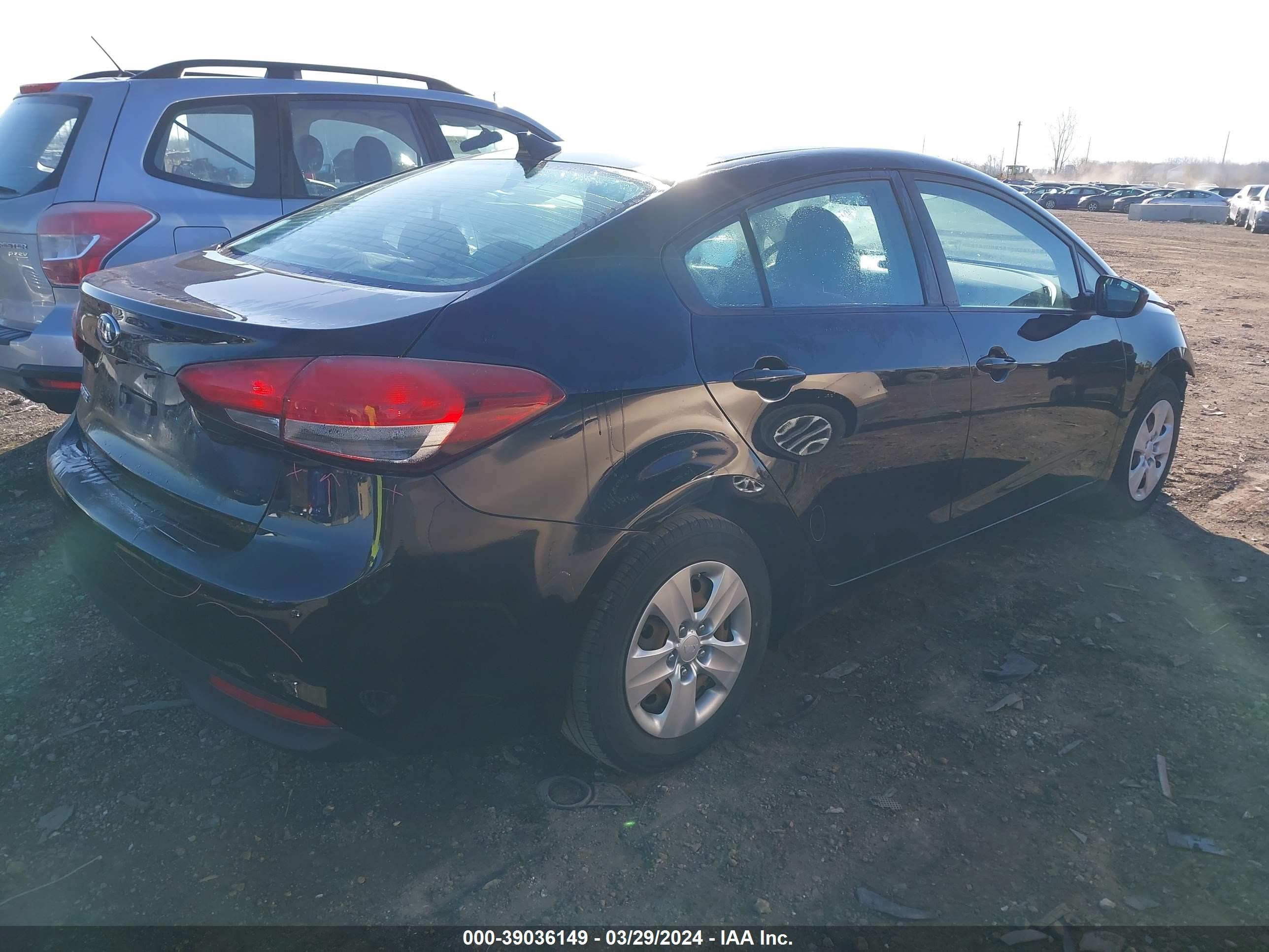 Photo 3 VIN: 3KPFK4A73JE276141 - KIA FORTE 