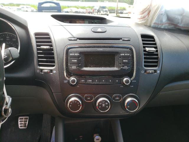 Photo 8 VIN: 3KPFK4A74HE017040 - KIA FORTE LX 