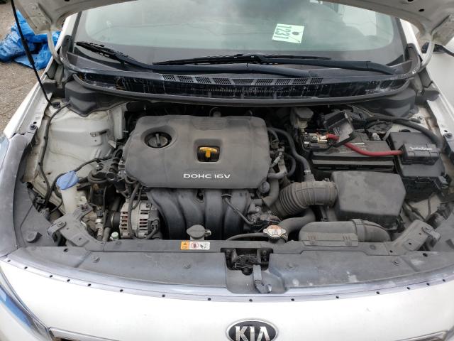 Photo 6 VIN: 3KPFK4A74HE051561 - KIA FORTE LX 