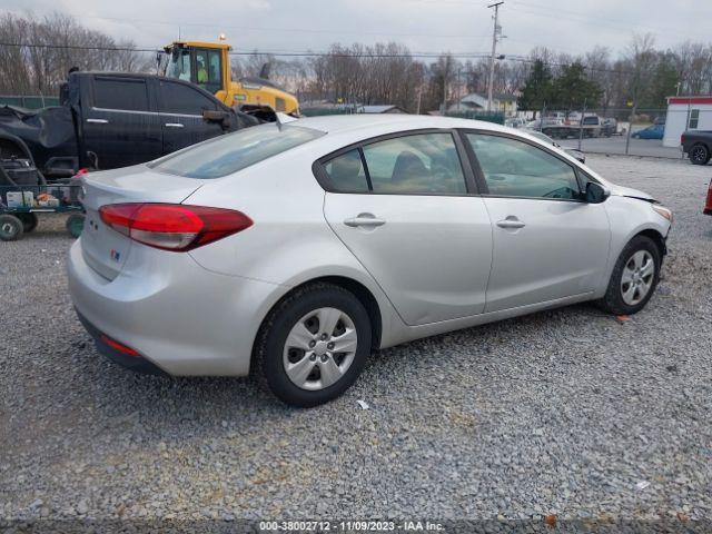 Photo 3 VIN: 3KPFK4A74JE216000 - KIA FORTE 