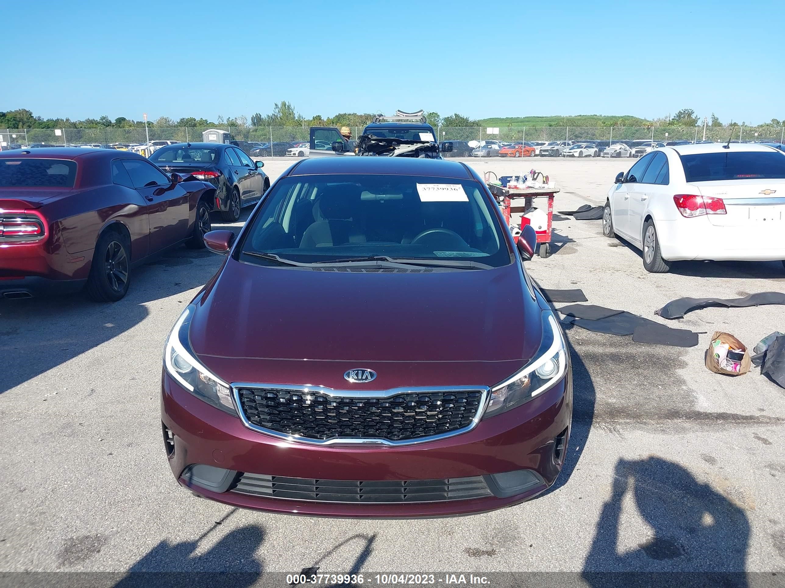 Photo 10 VIN: 3KPFK4A74JE268274 - KIA FORTE 