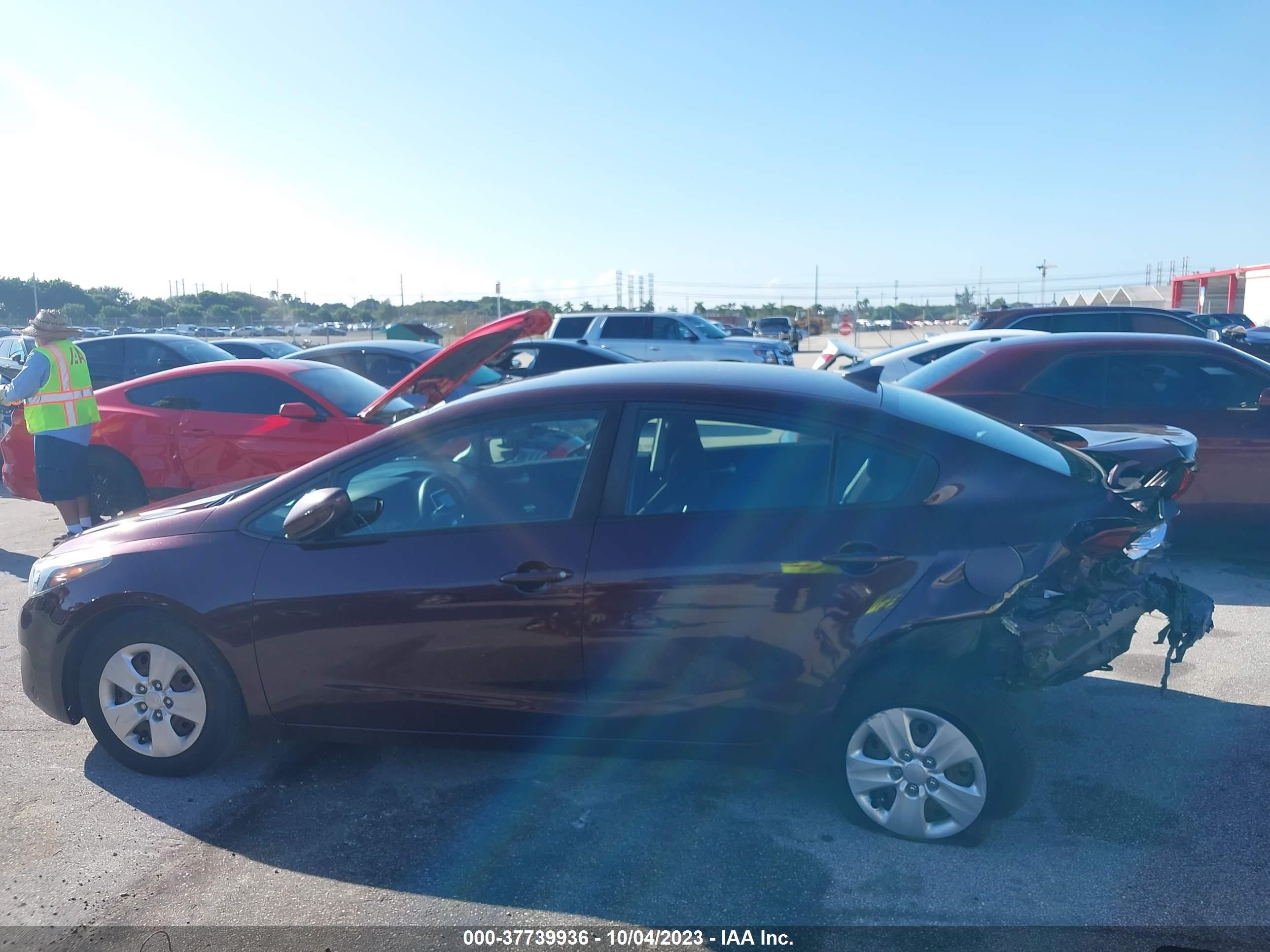 Photo 12 VIN: 3KPFK4A74JE268274 - KIA FORTE 