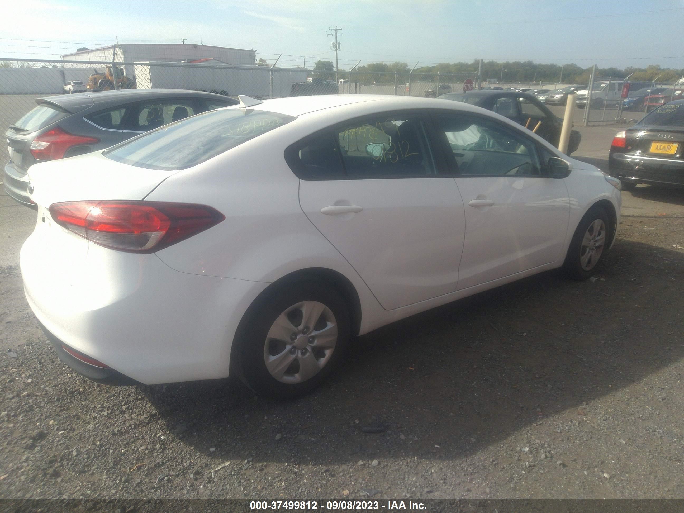 Photo 3 VIN: 3KPFK4A75HE105109 - KIA FORTE 