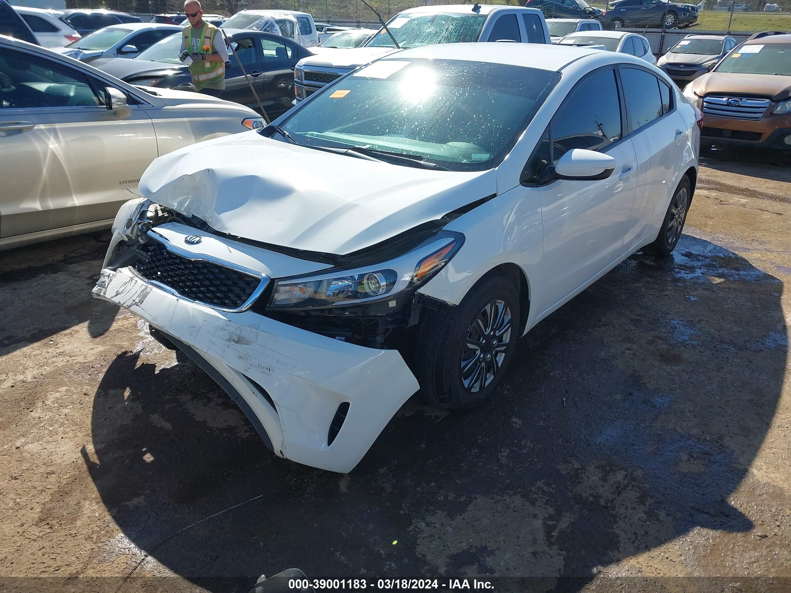 Photo 1 VIN: 3KPFK4A75JE269191 - KIA FORTE 