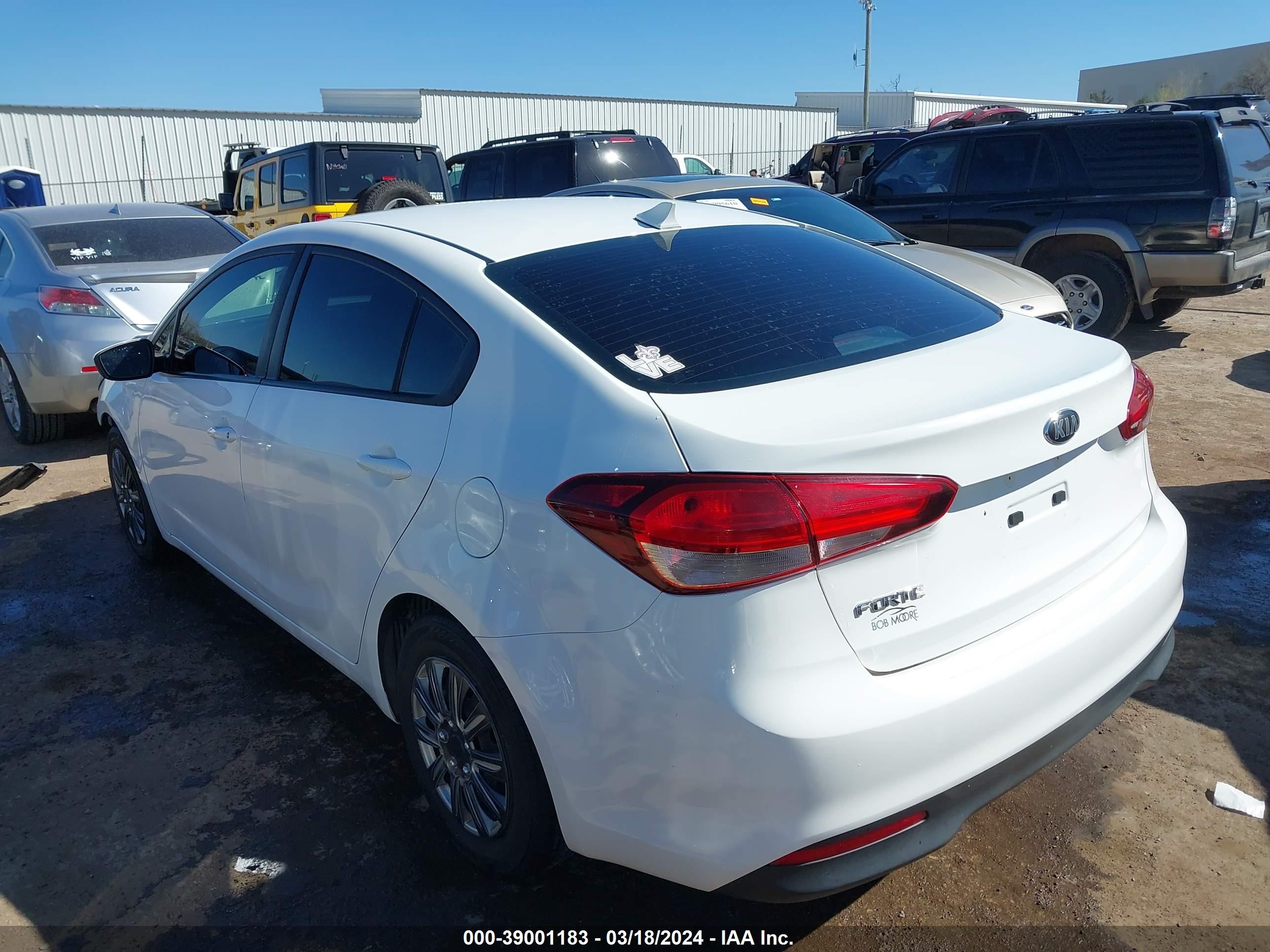 Photo 2 VIN: 3KPFK4A75JE269191 - KIA FORTE 