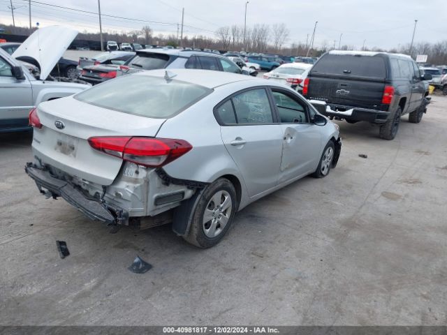 Photo 3 VIN: 3KPFK4A75JE271541 - KIA FORTE 