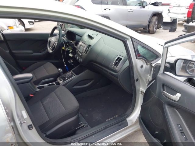 Photo 4 VIN: 3KPFK4A75JE271541 - KIA FORTE 