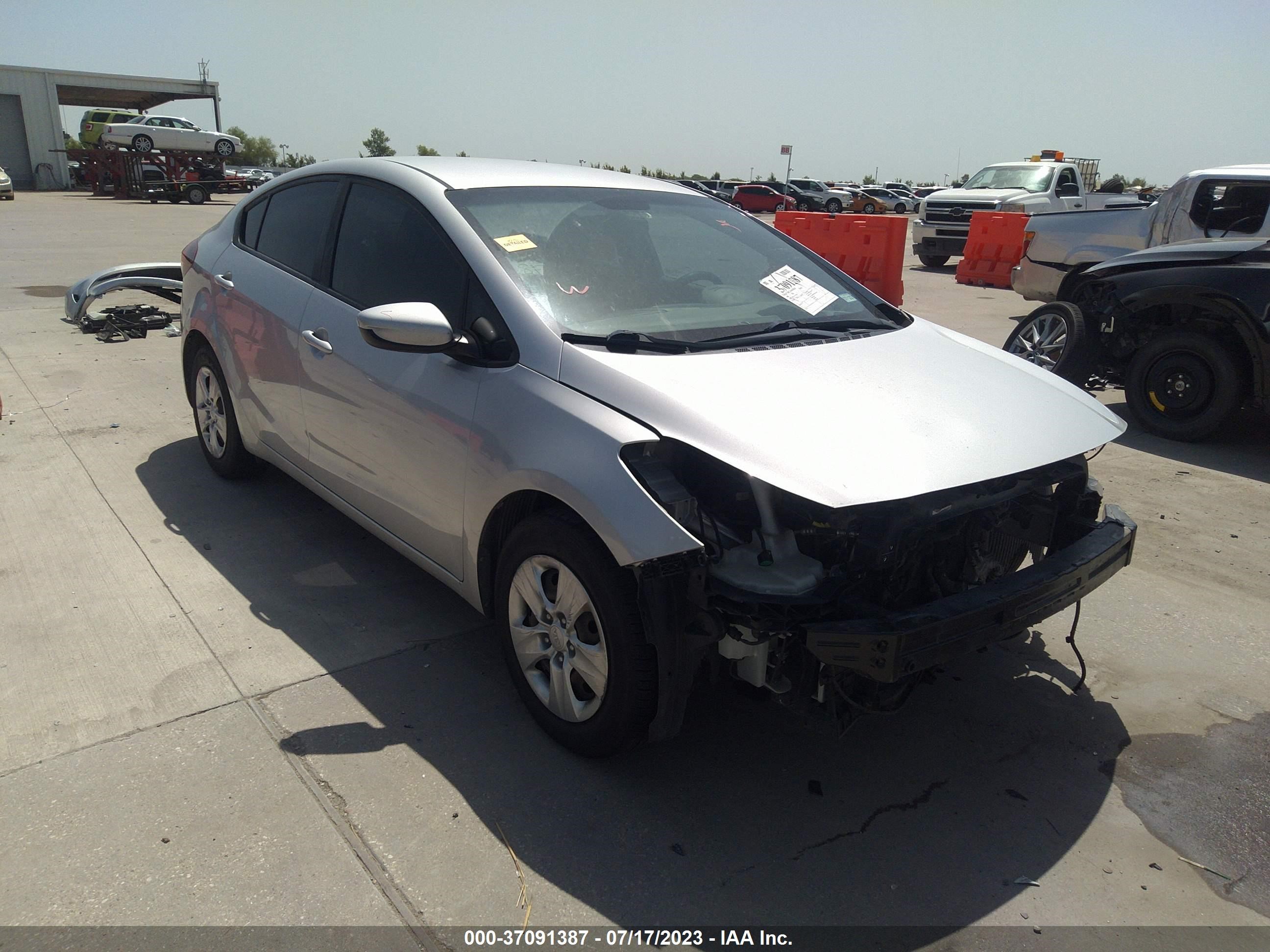 Photo 0 VIN: 3KPFK4A75JE277310 - KIA FORTE 