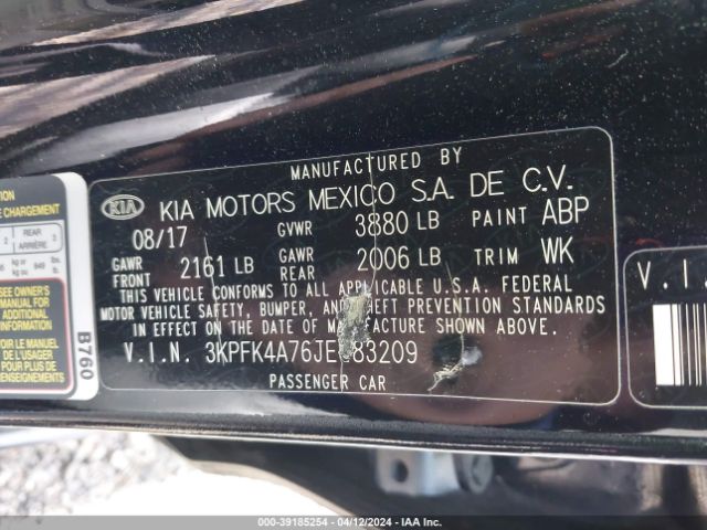 Photo 8 VIN: 3KPFK4A76JE183209 - KIA FORTE 