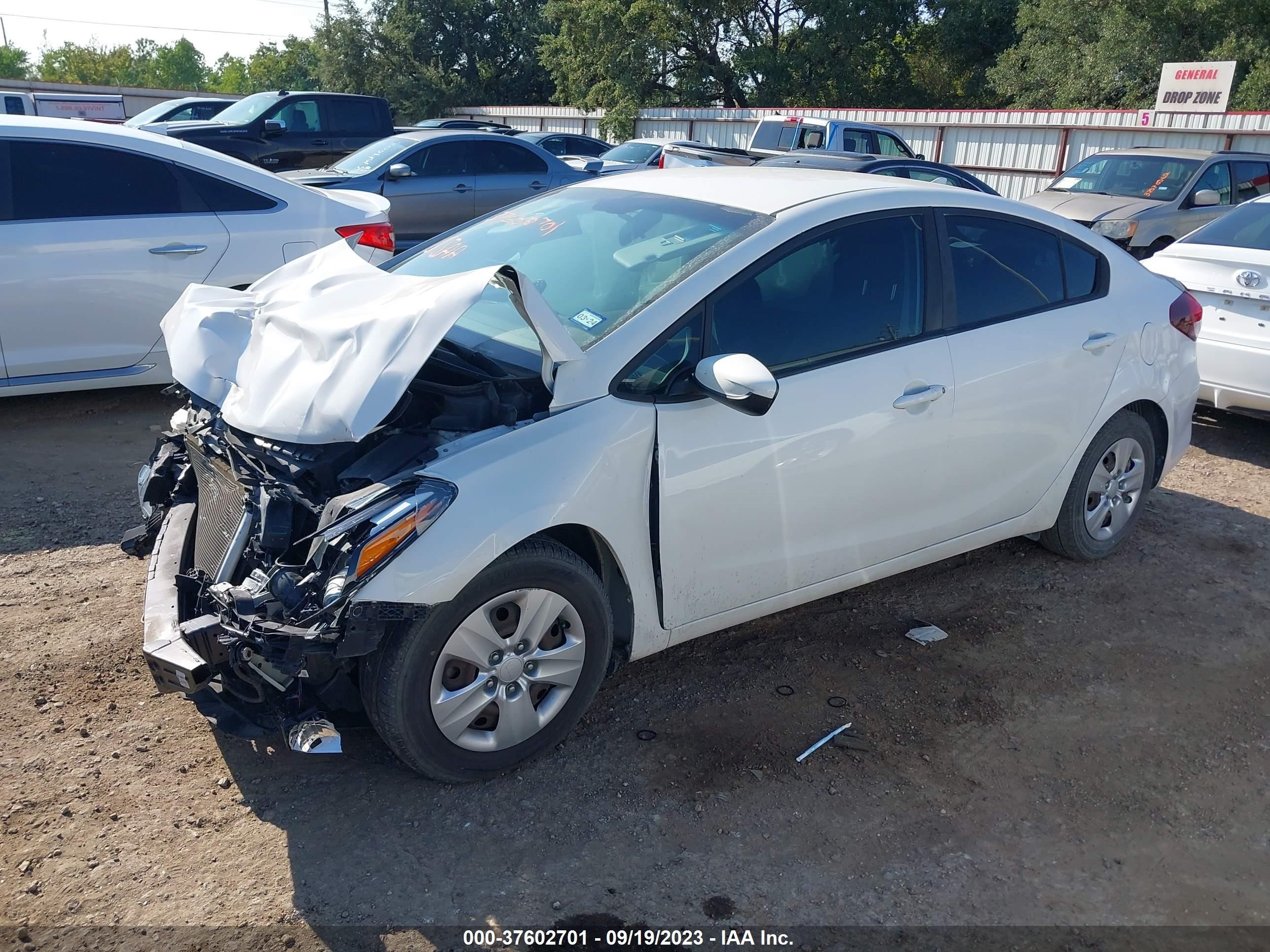 Photo 1 VIN: 3KPFK4A76JE211588 - KIA FORTE 