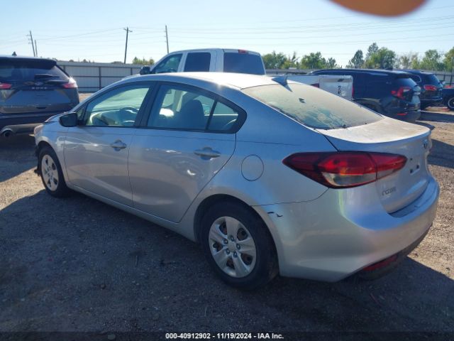 Photo 2 VIN: 3KPFK4A76JE225863 - KIA FORTE 