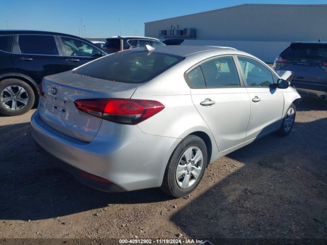 Photo 3 VIN: 3KPFK4A76JE225863 - KIA FORTE 