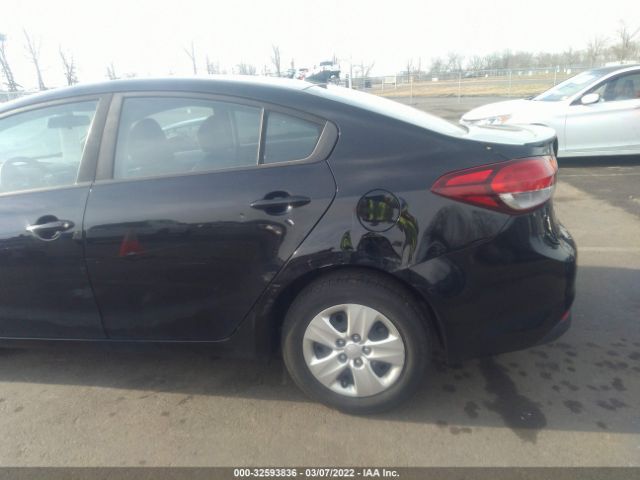 Photo 5 VIN: 3KPFK4A76JE229394 - KIA FORTE 