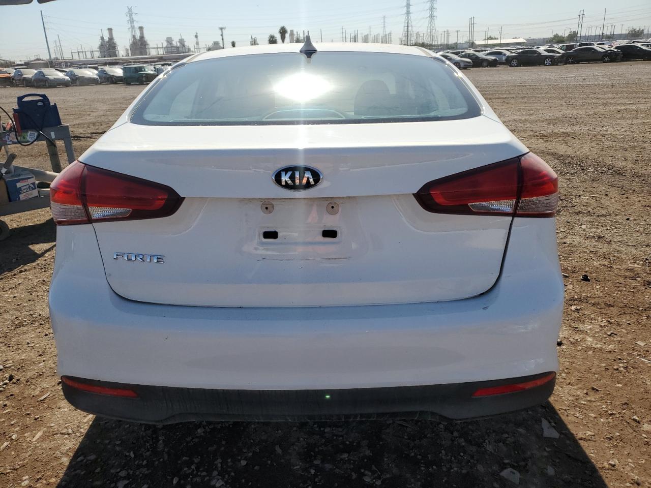 Photo 5 VIN: 3KPFK4A76JE230819 - KIA FORTE 