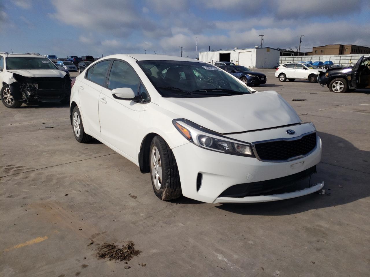 Photo 3 VIN: 3KPFK4A76JE235891 - KIA FORTE 