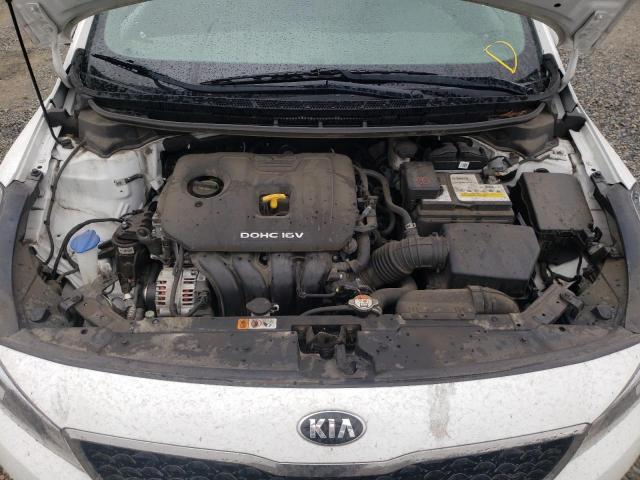 Photo 6 VIN: 3KPFK4A76JE242758 - KIA FORTE LX 