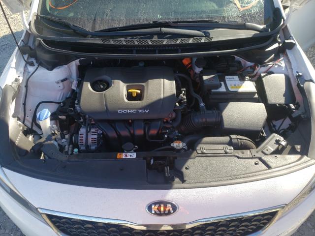 Photo 6 VIN: 3KPFK4A76JE245000 - KIA FORTE LX 