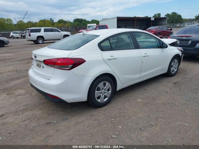 Photo 3 VIN: 3KPFK4A77JE167682 - KIA FORTE 