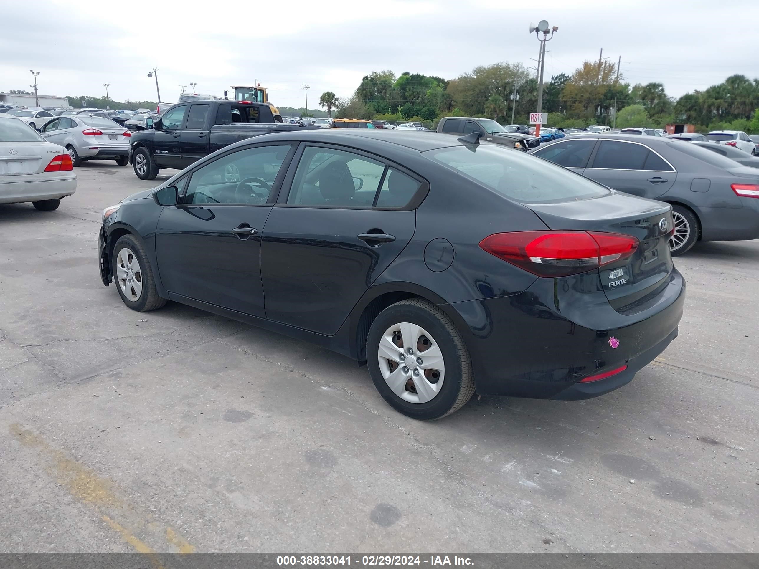 Photo 2 VIN: 3KPFK4A77JE229842 - KIA FORTE 