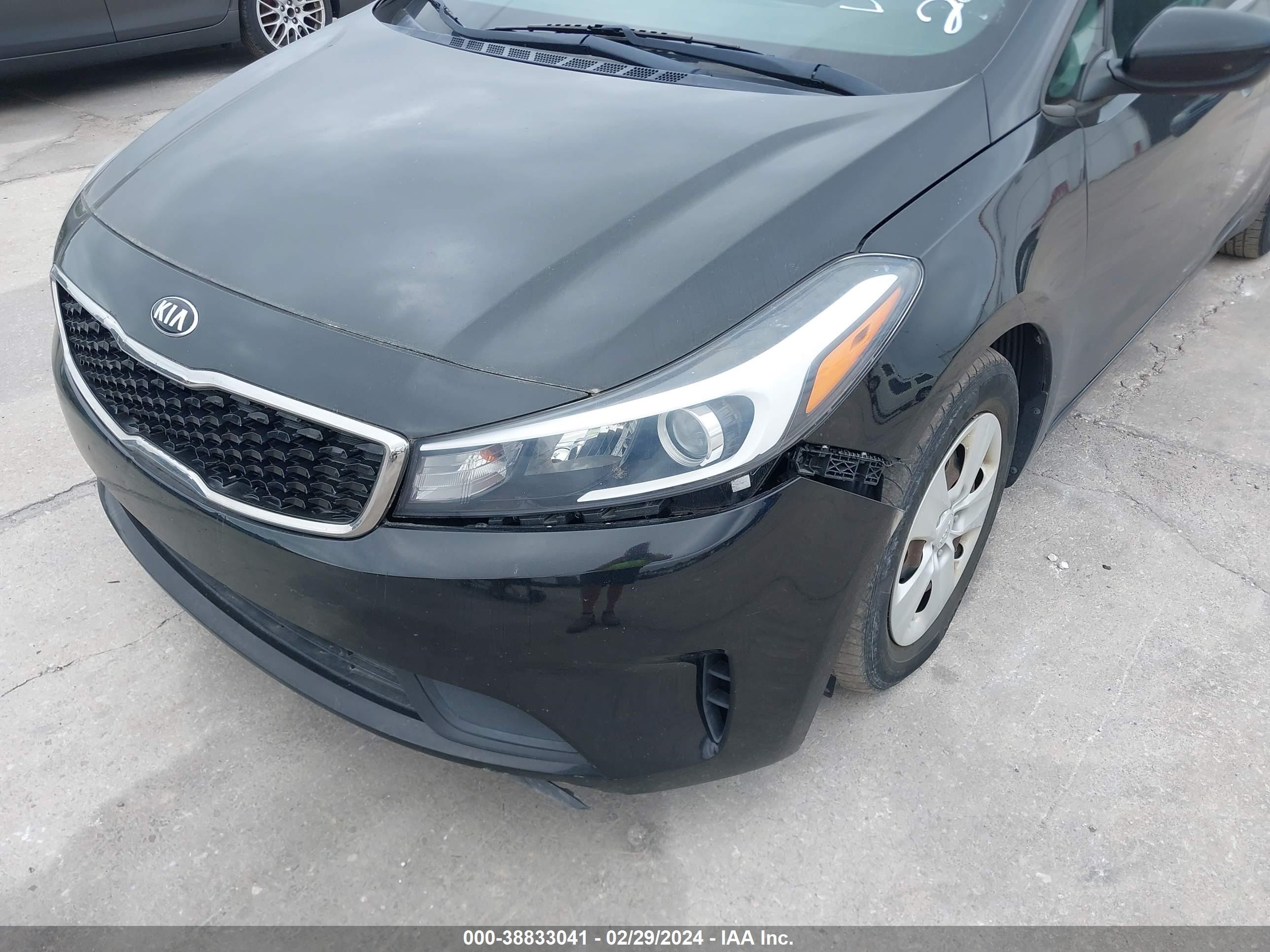 Photo 5 VIN: 3KPFK4A77JE229842 - KIA FORTE 