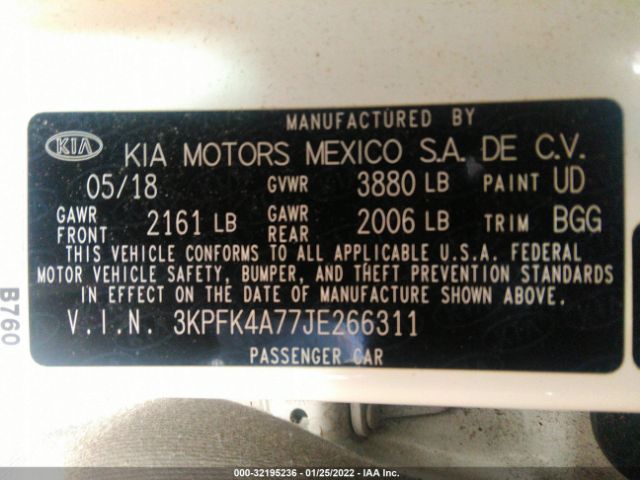 Photo 8 VIN: 3KPFK4A77JE266311 - KIA FORTE 