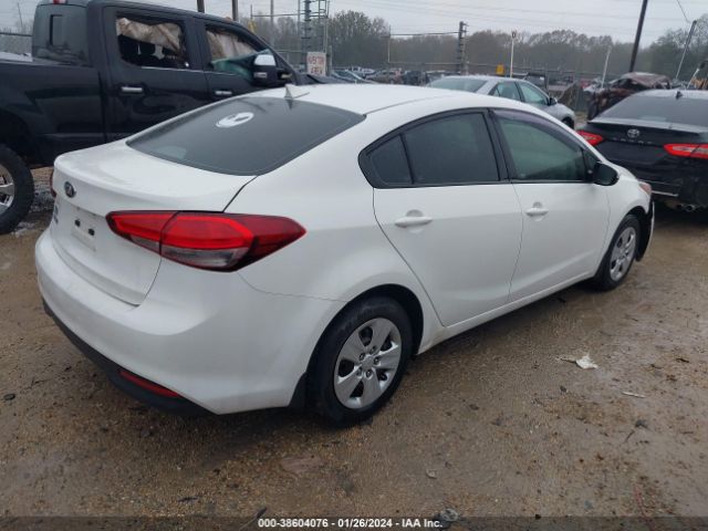 Photo 3 VIN: 3KPFK4A77JE268186 - KIA FORTE 